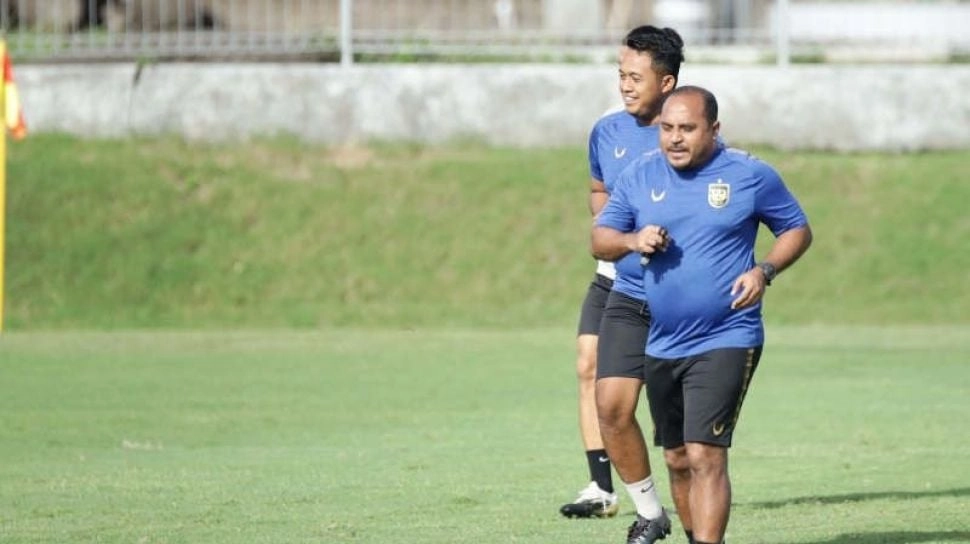 Apa Kasus Imran Nahumarury Hingga Dipecat dari Pelatih Malut United?