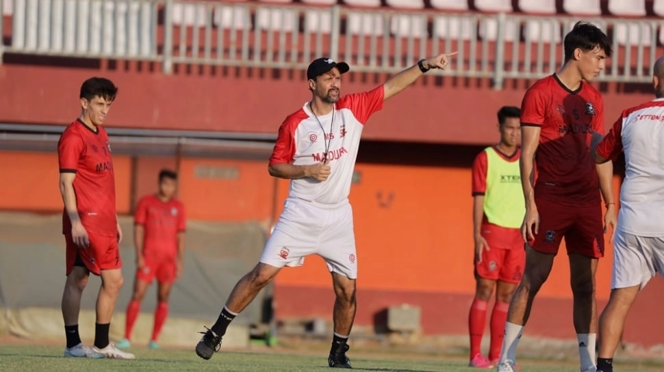 Pelatih Bantah Persija Santai Buru Pemain Baru, Bongkar Alasannya