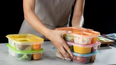 Studi: Alat dan Kemasan Bisa Cemari Makanan dengan Mikroplastik, Apa yang Perlu Kita Ketahui?