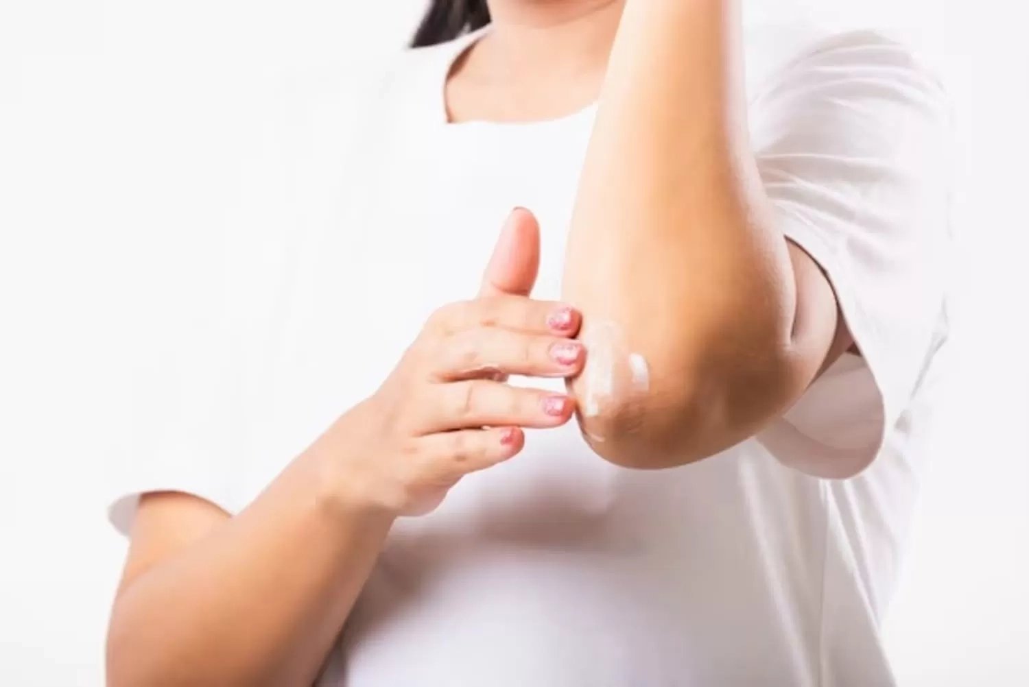 6 Cara Mencerahkan Siku dan Lutut yang Gelap Secara Alami