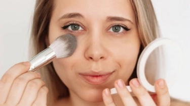 7 Bedak untuk Kulit Kering Terbaik: Mengandung Mineral dan Vitamin E, Harga Mulai Rp30 Ribuan