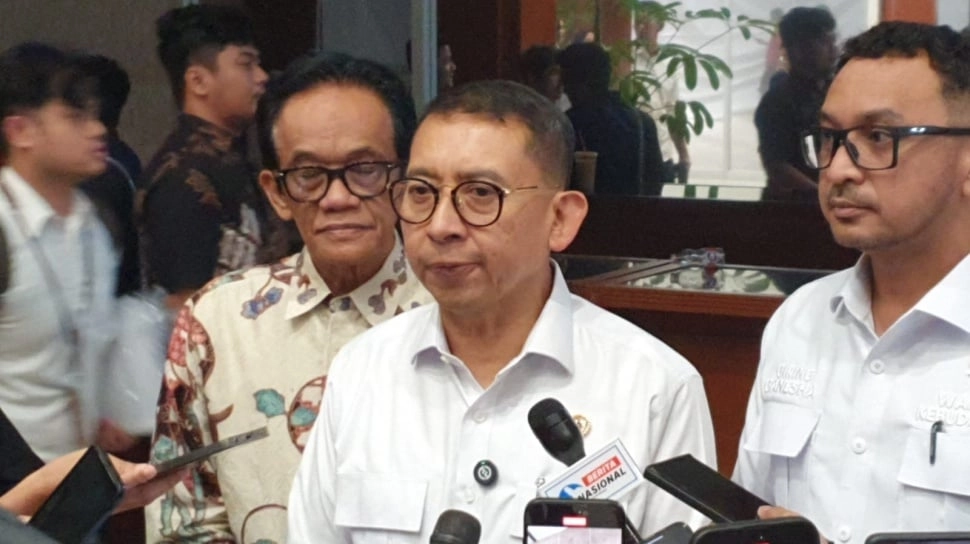 Bawa Boneka Babi, Aktivis Desak Fadli Zon Minta Maaf Usai Sangkal Tragedi Perkosaan Mei 98