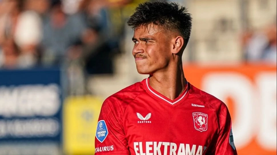 Turun Separuh Harga, FC Twente Rela Jual Rugi Mees Hilgers