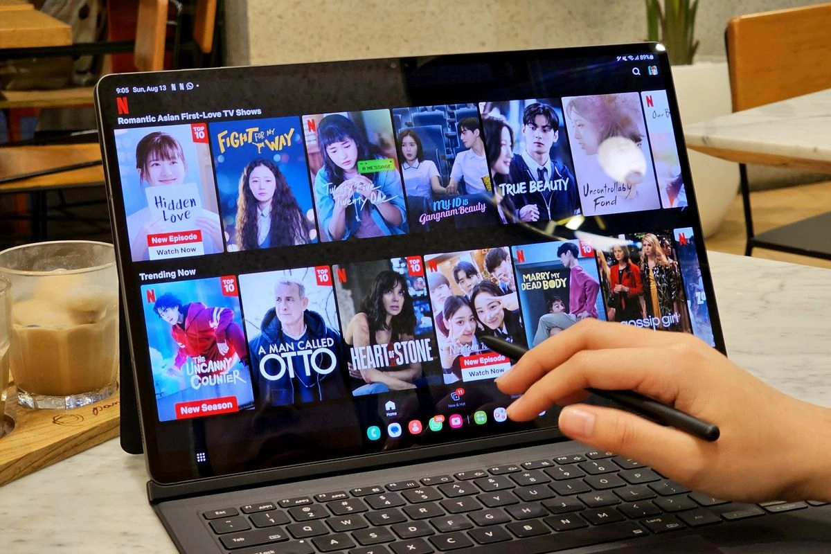 10 Rekomendasi Film Bertema Teknologi di Netflix