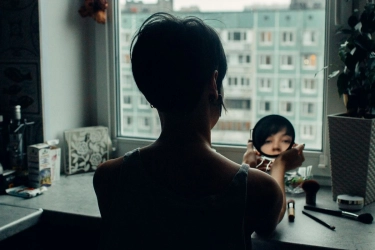 Sering Mengkritik Diri? Ini 4 Cara Menghentikan Negative Self-Talk