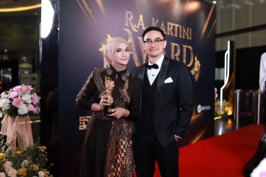 Putri Zulhas Raih Penghargaan 'Outstanding Leader in Parliamentary Excellence' Kartini Award 2025