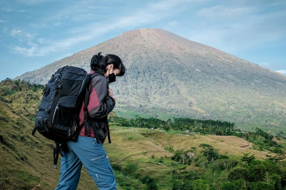 5 Manfaat Naik Gunung, Tak Cuma Bikin Bugar