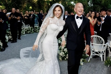 Jeff Bezos dan Lauren Sanchez Menikah di Italia, Intip Detail Busananya