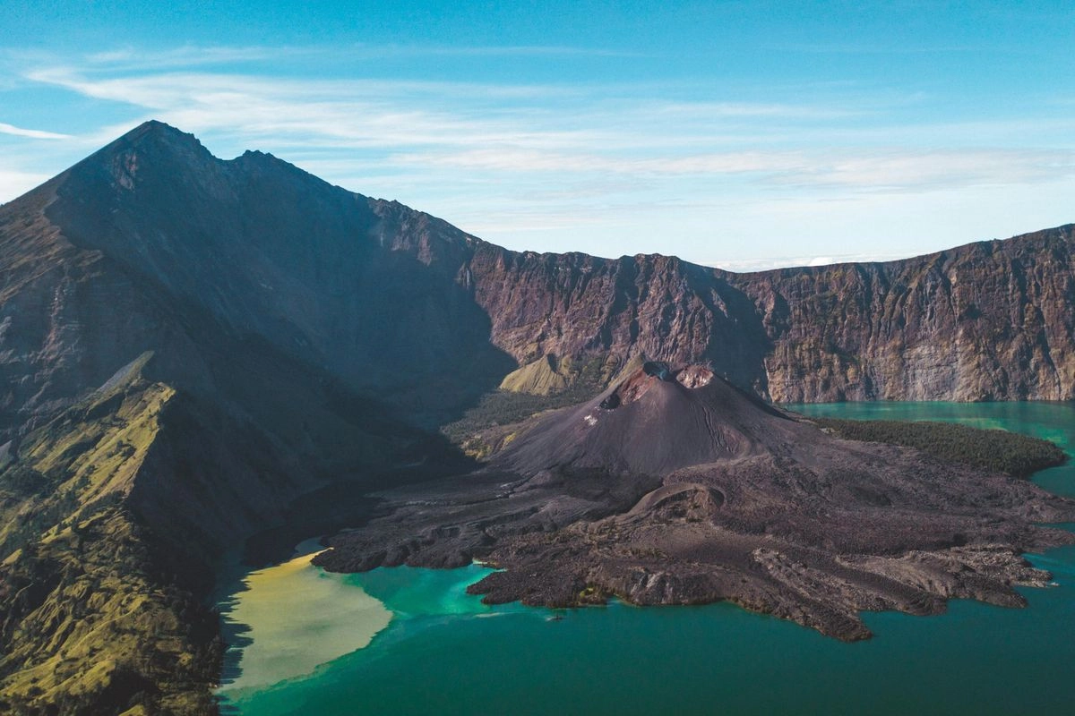 Setelah Juliana Marins, Pendaki Malaysia Terjatuh di Gunung Rinjani