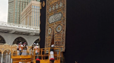 6 Fakta Penggantian Kiswah Kakbah: Sejarah, Momen, dan Kebiasaan Warga Arab