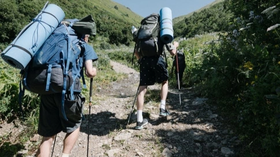 Jatuh Saat Mendaki Gunung? Jangan Panik! Ini Panduan Lengkap Pertolongan Pertama Bagi Pendaki