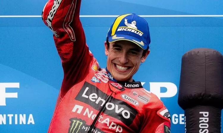 Beda Nasib Duo Marquez di MotoGP Belanda 2025: Marc Raih Kemenangan Keenam, Alex Kecelakaan di Sirkuit Assen!