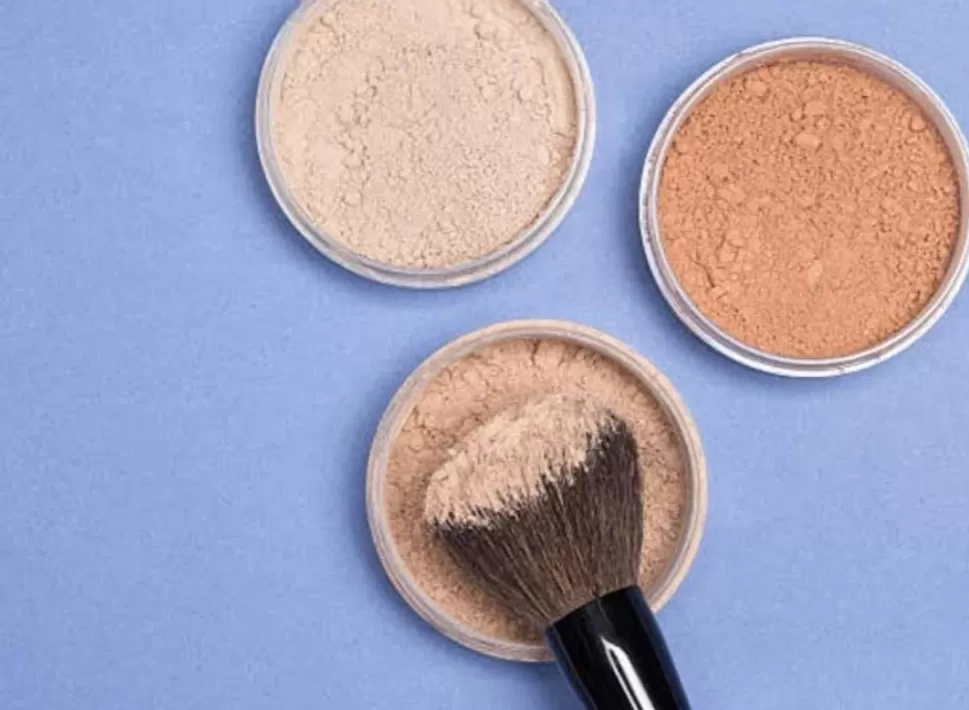 Membedakan Loose Powder dan Setting Powder: Kunci Makeup Flawless