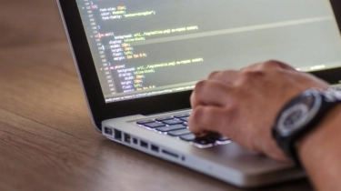 7 Laptop untuk Programmer dengan Spek Terbaik: Harga Mulai Rp5 Juta, Coding Makin Lancar