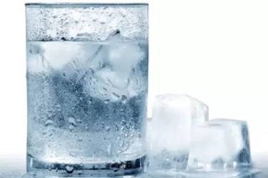 4 Hal yang Sebaiknya Dihindari Setelah Makan, Salah Satunya Minum Air Dingin!