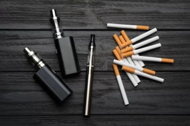 Rokok Memicu Bau Mulut, dan Gigi Ompong Lebih Cepat
