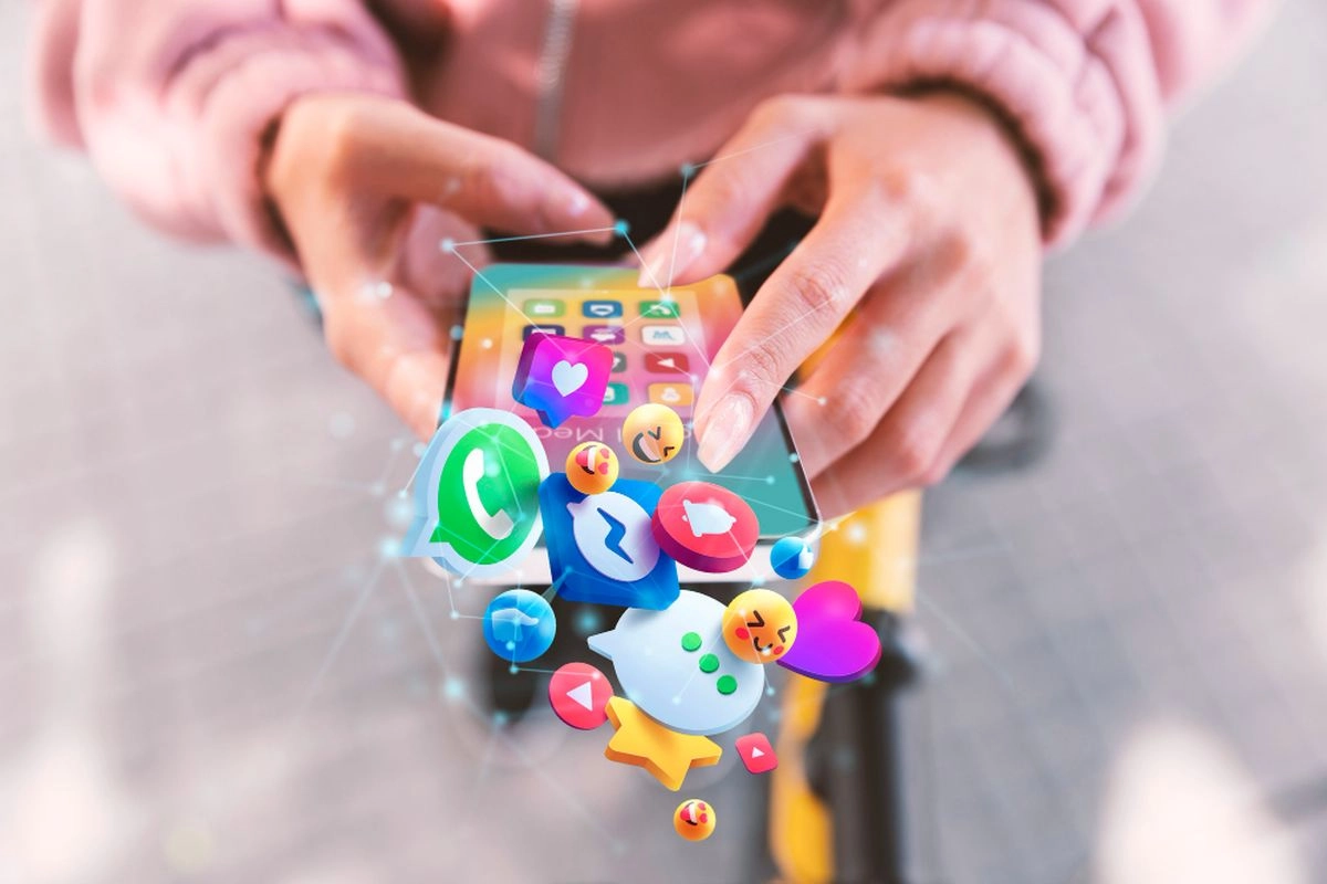 Arti Emoji Topi Biru yang Sering Digunakan di Media Sosial