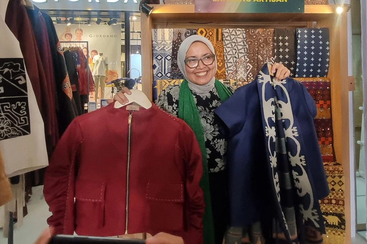 Omzet Puluhan Juta dari Tapis Lampung, Jan Ayu Buktikan Budaya Bisa Gerakkan Ekonomi