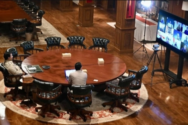 Prabowo Gelar Ratas Malam-malam Usai Resmikan Pabrik Baterai EV CATL di Karawang