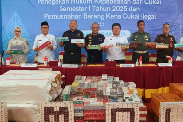 Selama Januari-Juni 2025, Bea Cukai Jateng-DIY Sita 64,5 Juta Batang Rokok dan Ribuan Liter MMEA Ilegal