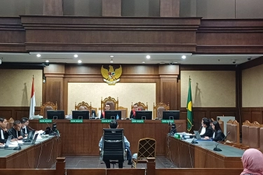 Tom Lembong Diperiksa Sebagai Saksi Mahkota dan Terdakwa Kasus Impor Gula