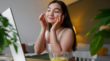 5 Rekomendasi Skincare Malam untuk Pria dan Wanita, Wajah Glowing Saat Bangun Pagi
