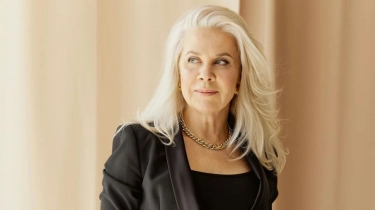 Tips Makeup untuk Usia 50-an dari MUA Profesional, Wajib Hindari 4 Kesalahan Ini