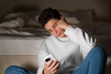 8 Kebiasaan Disukai Anak Muda Tapi Justru Merusak Mental dan Fisik Menurut Psikologi