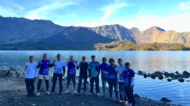 Aksi Pendakian Gunung Rinjani Ajak Bersih-Bersih Bareng Komunitas, Inisiatif BlueSky Kurangi Emisi Karbon