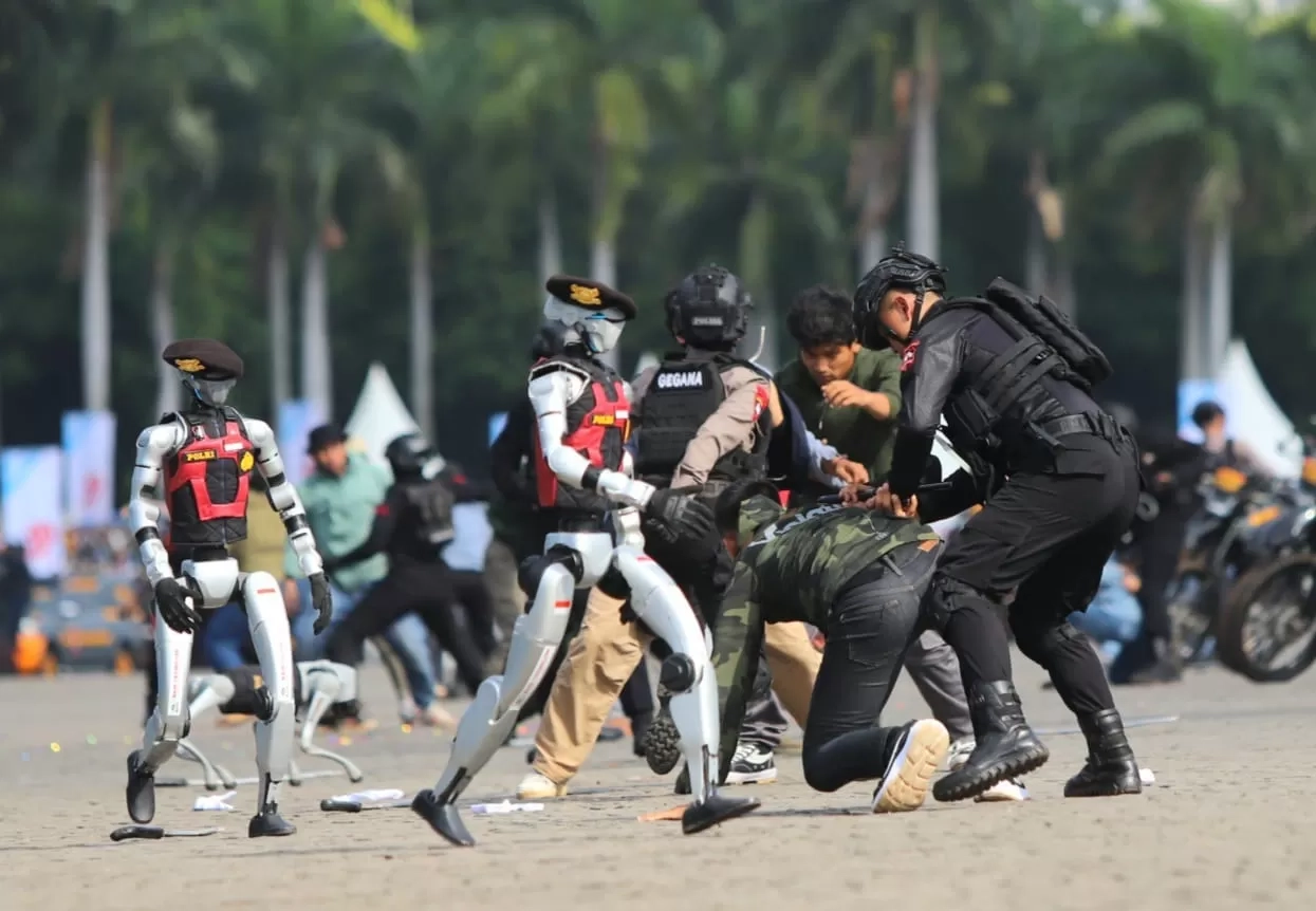 Aksi Robot Dog K-9 dalam Peringatan Hari Bhayangkara ke-79 di Monas Menarik Perhatian Ketua DPR Puan Maharani