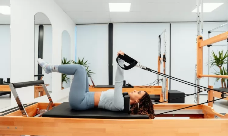 Rahasia Tubuh Bugar Tanpa ke Gym: Coba 8 Gerakan Pilates Ini di Rumah