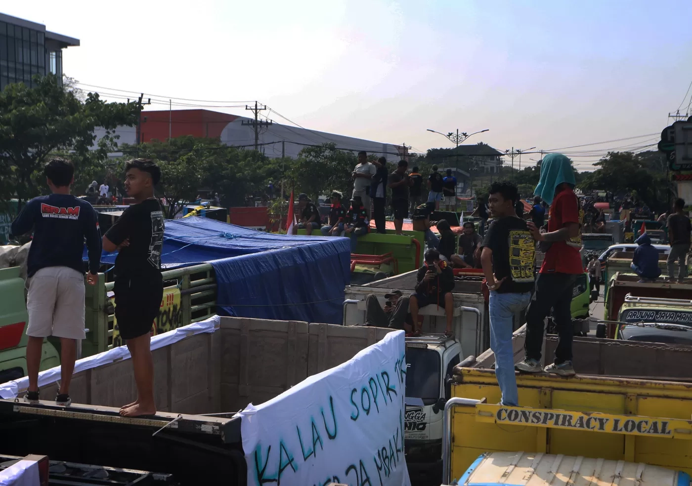 Truk ODOL Dilarang tapi Pungli Dibiarkan, Sopir Truk dan Pengusaha Mengeluh: Keluar Rp 150 Juta per Tahun Hanya untuk Pungli!