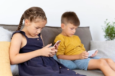 3 Cara Atur Waktu Anak Main Gadget agar Tidak Kecanduan
