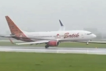 Apa Penyebab Pesawat Batik Air Miring saat Hendak Mendarat?