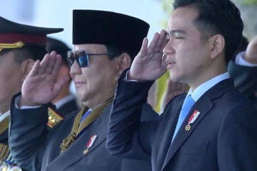 Ketika Prabowo 30 Menit Berdiri dan Beri Hormat Defile Pasukan di HUT Bhayangkara