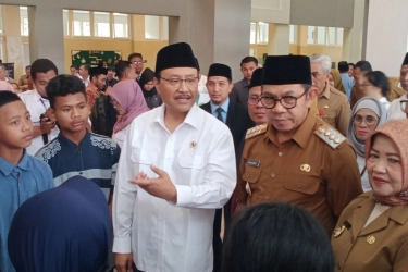 Mensos Tegaskan Tak Boleh Ada Siswa Titipan dalam Sekolah Rakyat