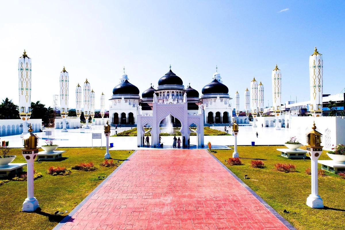 Nusron Bakal Cek Polemik Tanah Wakaf Masjid Baiturrahman Dikelola TNI