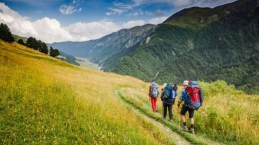 6 Rekomendasi Sepatu Trekking untuk Pemula, Harga Murah dan Awet