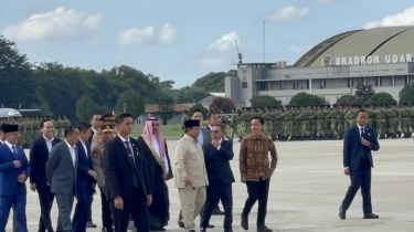 Bisik-Bisik Prabowo dan Dasco Sebelum Terbang ke Arab Saudi: Apa yang Dibicarakan?