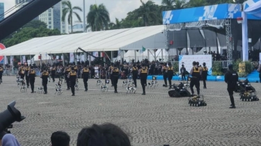 Di Depan Presiden Prabowo, Robot Polisi Mogok dan Sempat Oleng Keluar Barisan