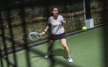 Mengenal Olahraga Padel yang Populer di Kalangan Anak Muda, Ternyata Berbeda dengan Tenis!   