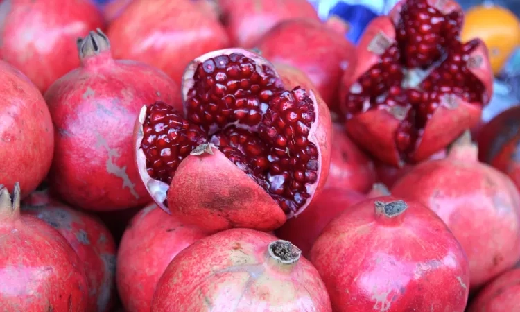 Meski Kecil dan Keras, Biji Delima Ternyata Menyimpan 6 Manfaat yang Baik Bagi Kesehatan Tubuh