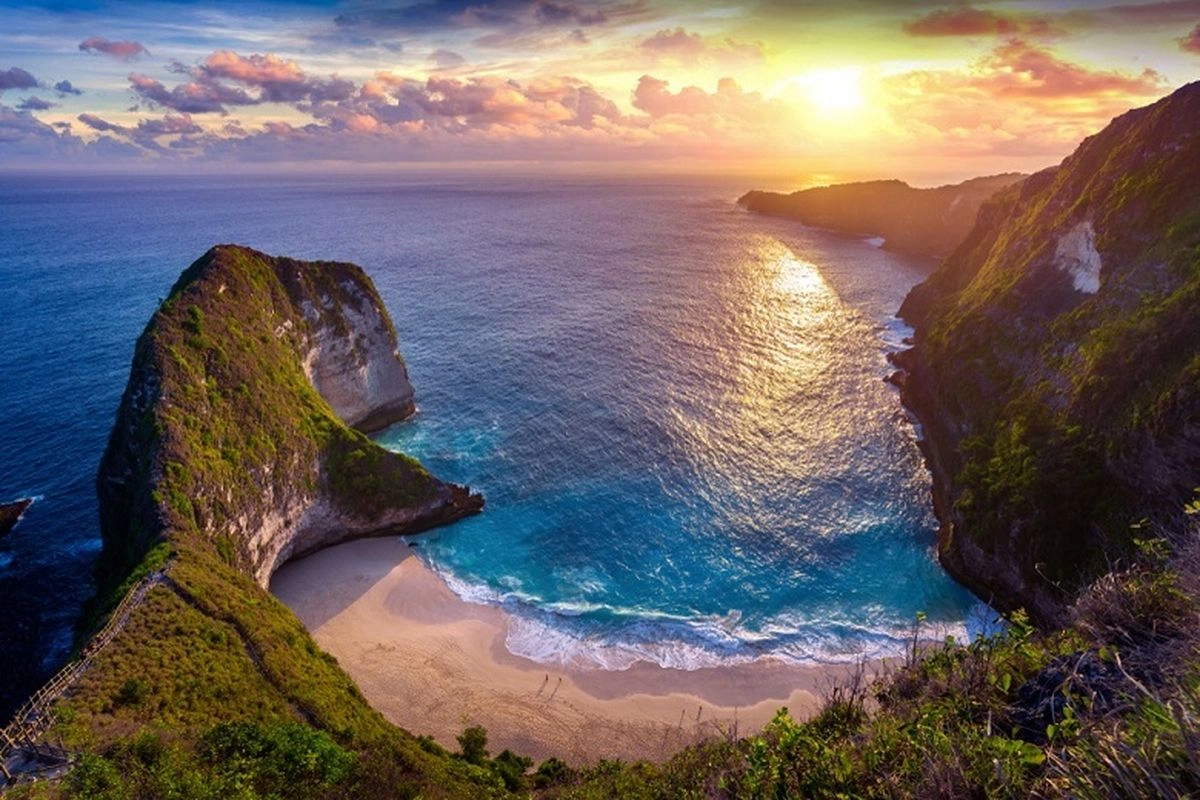 10 Pantai di Bali yang Terkenal untuk Liburan Sekolah 