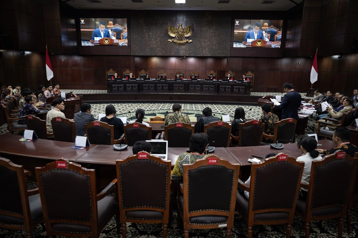 Ada ''Angsa Hitam'' di Balik Progresivitas MK