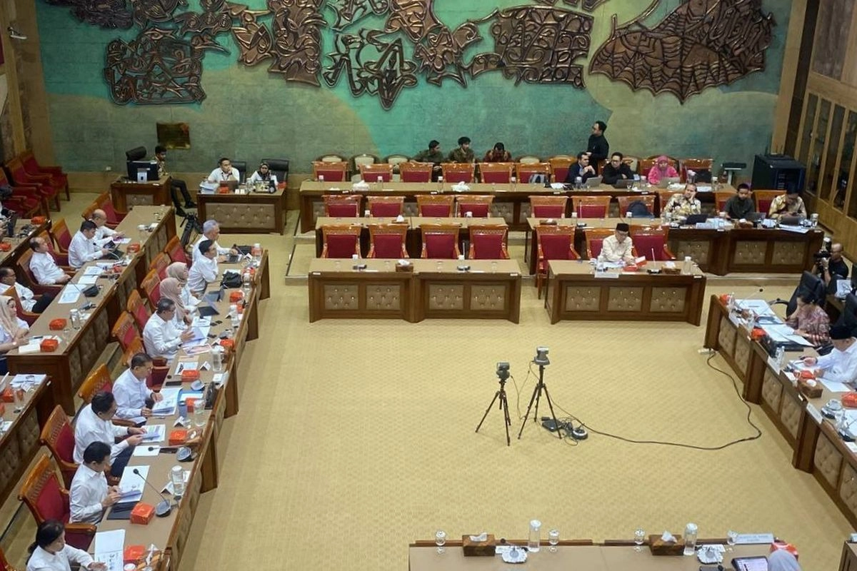 Anggota DPR Desak Fadli Zon Minta Maaf, Beri Bukti Dokumen TGPF soal Pemerkosaan Massal