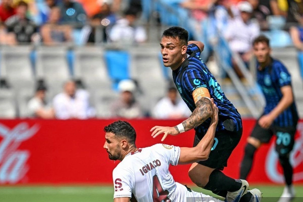 Konflik Lautaro dan Calhanoglu, Chivu Gelar Rapat Darurat di Inter