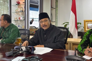 Mensos Menilai Pengalihan Bansos dari PT Pos ke Himbara Lebih Efisien