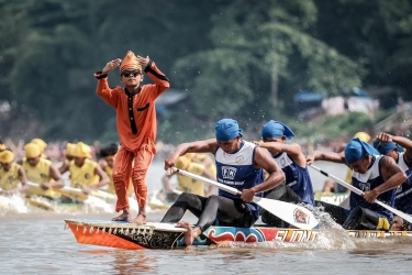 (Revisi) Ada Dukun di Balik Tradisi Pacu Jalur Riau, Dipercaya Bawa Kemenangan