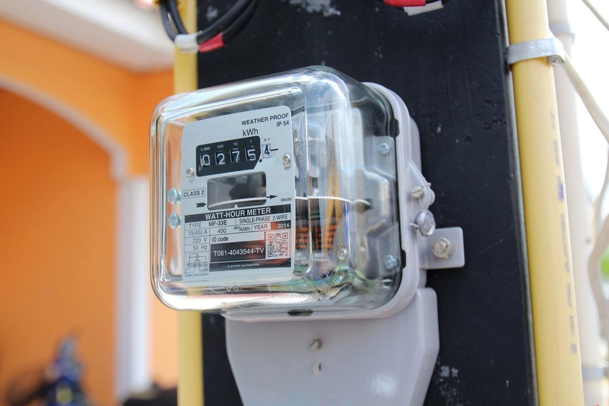 Tarif Listrik PLN per kWh Juli 2025: Prabayar dan Pascabayar