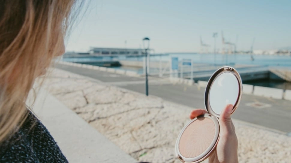 5 Rekomendasi Bedak Tahan Air dan Keringat Murah: Anti Luntur Sepanjang Hari